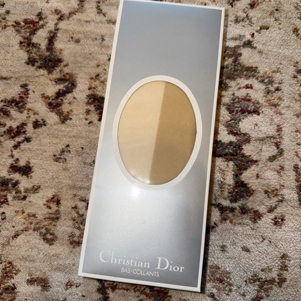 Dior Bas-Collants in Gold Packaging